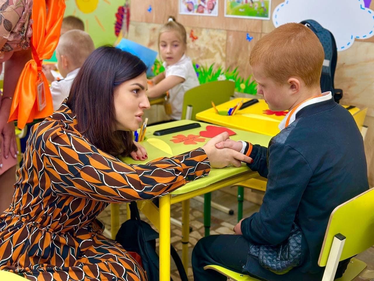 У Харкові діти почали навчатись у метро. Дивіться, як виглядає перша у світі підземна школа